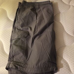 Columbia Men's Gray Cargo Shorts